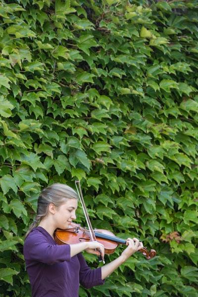 Violinist Jaclyn Ruedisueli